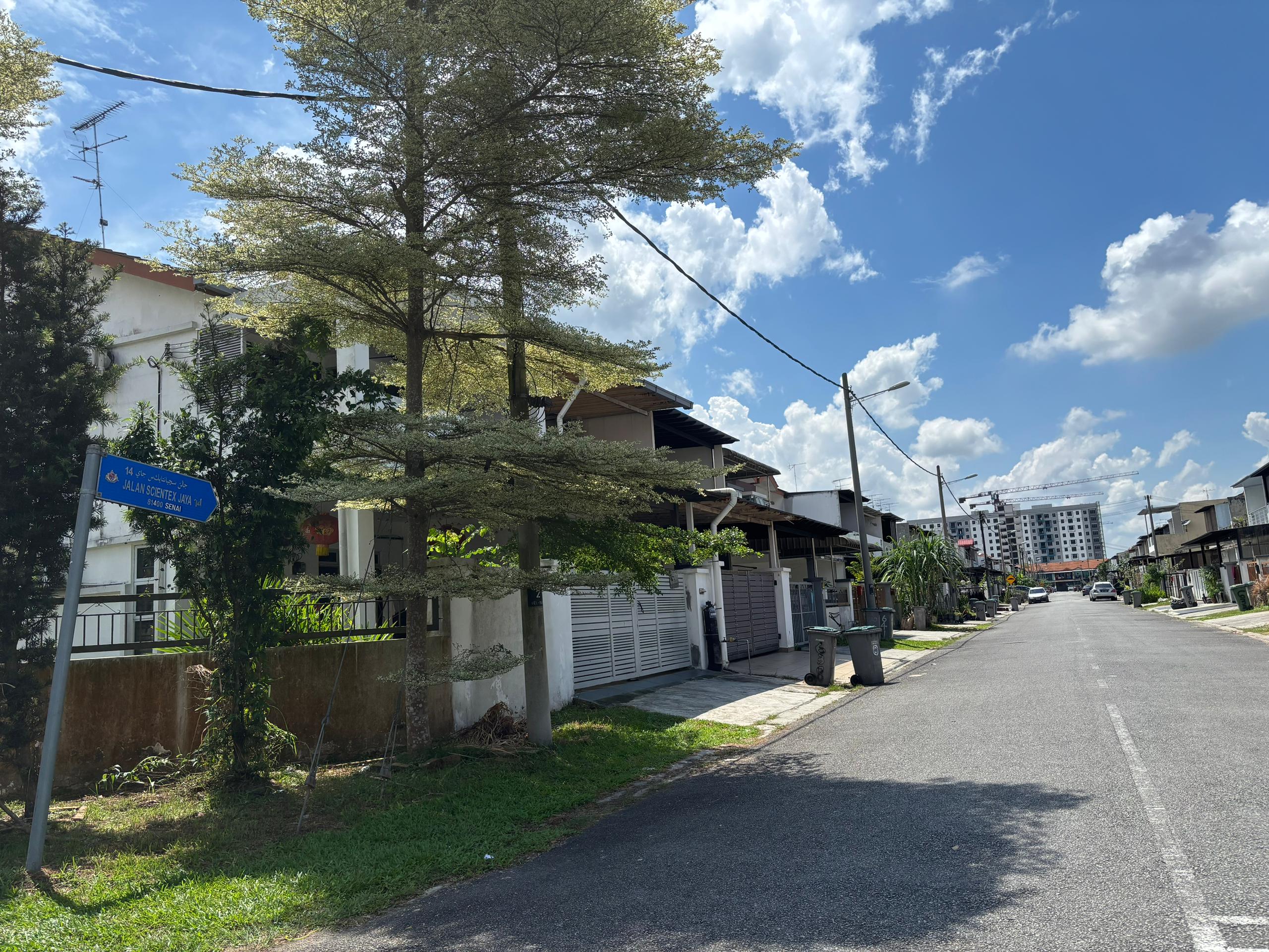 Kawasan rumah teres sebenar di Taman Scientex Senai Johor
